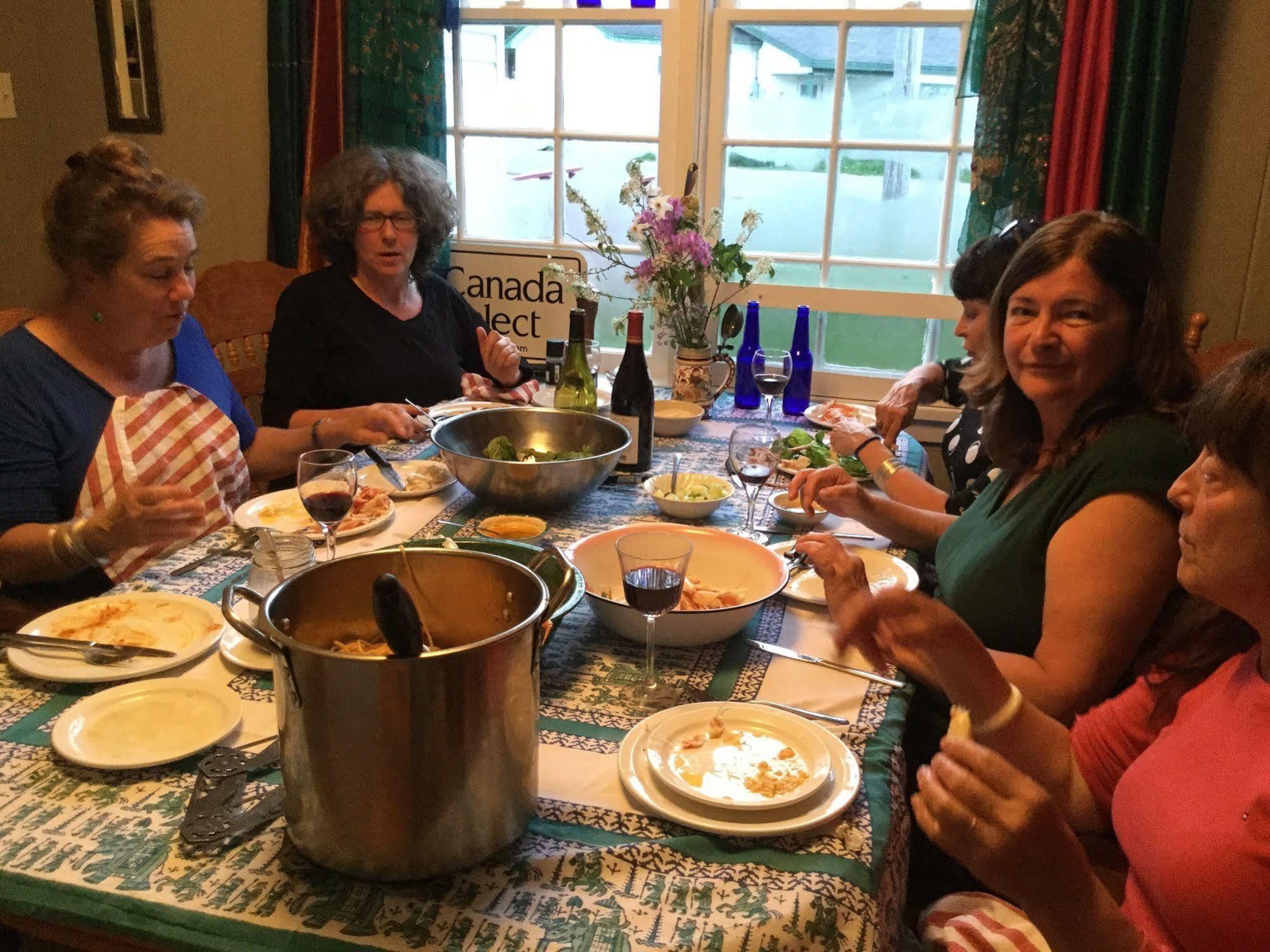 Meems Elliston B&B Bagian luar foto