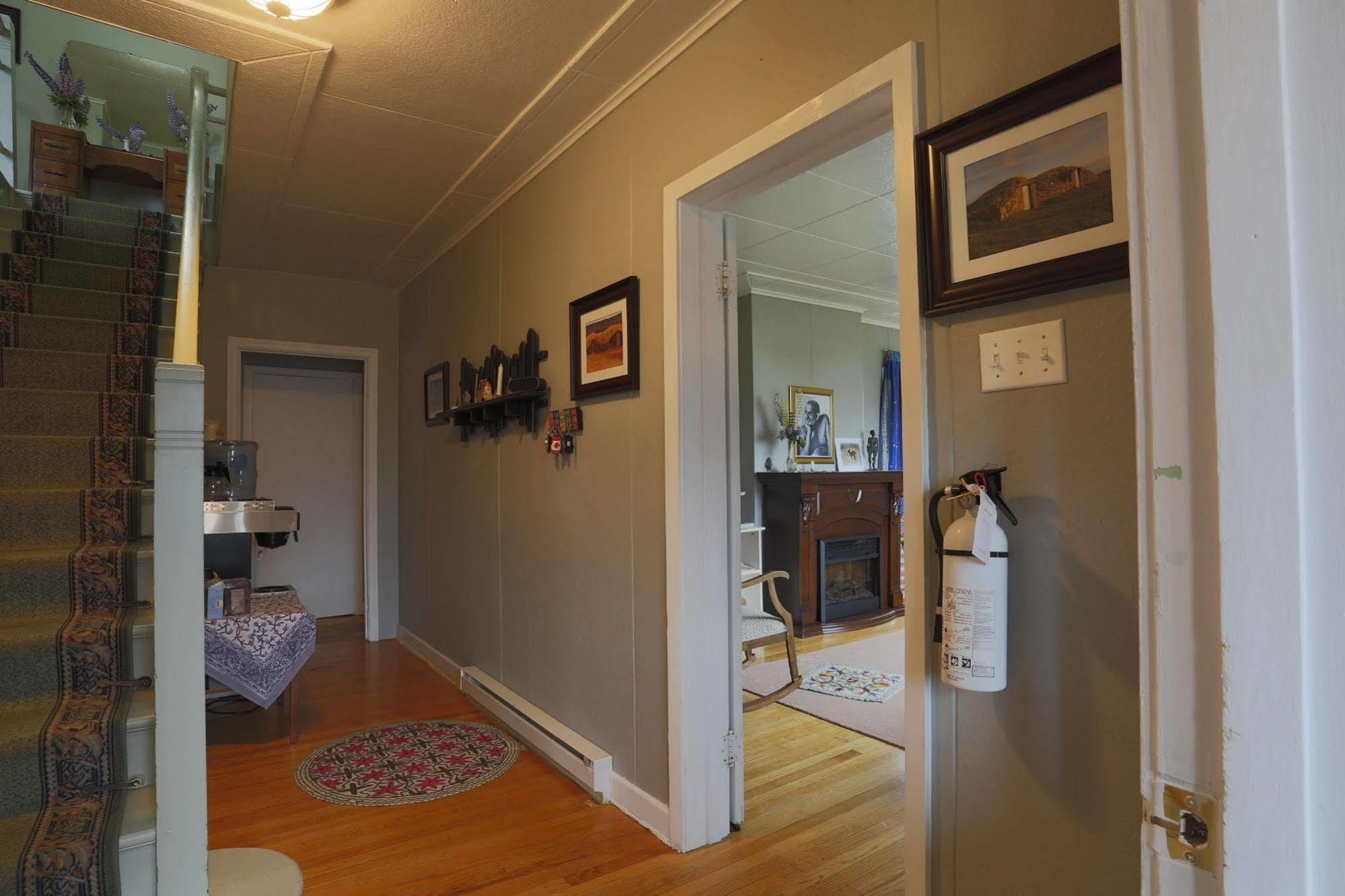 Meems Elliston B&B Bagian luar foto