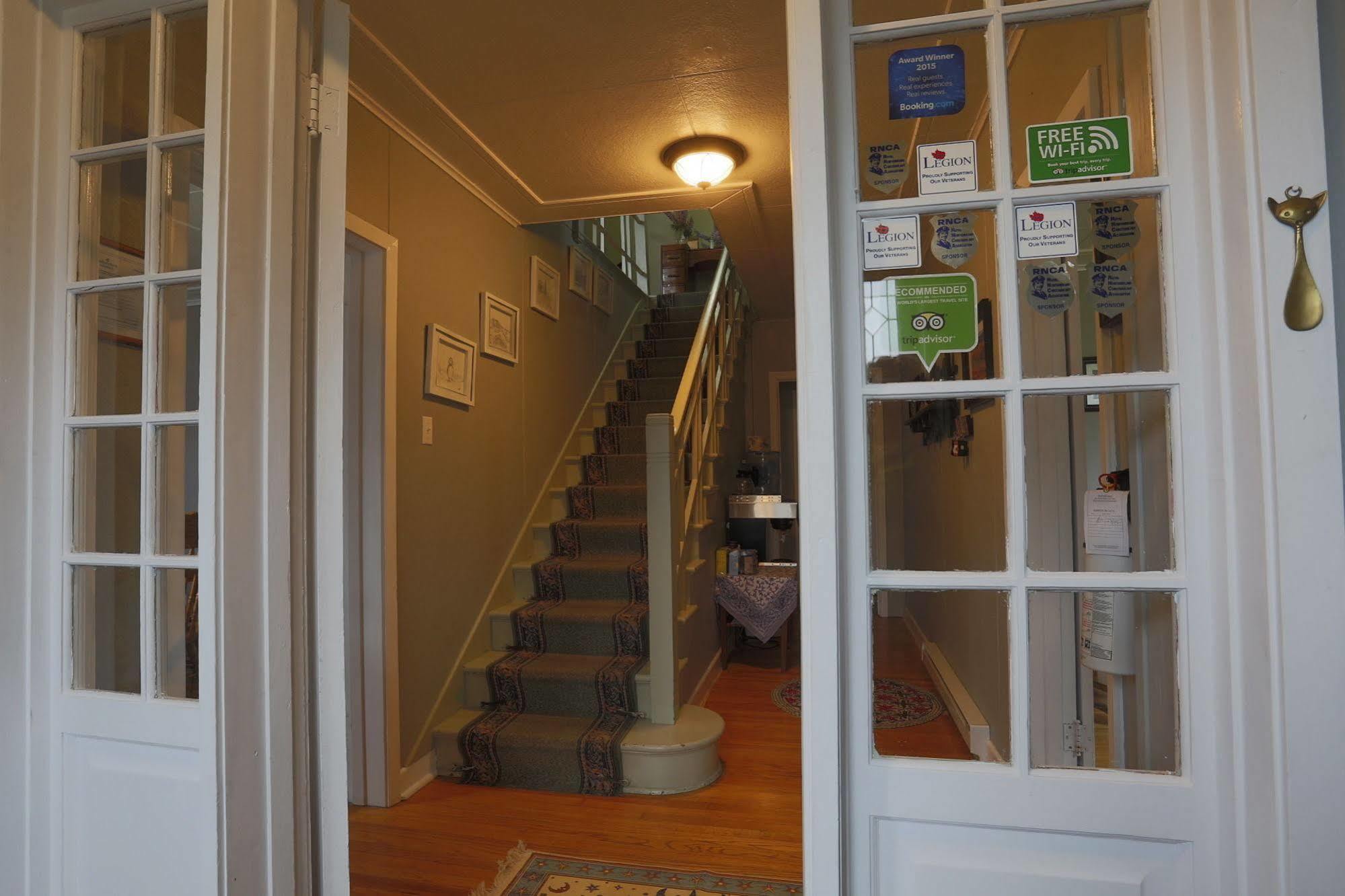 Meems Elliston B&B Bagian luar foto